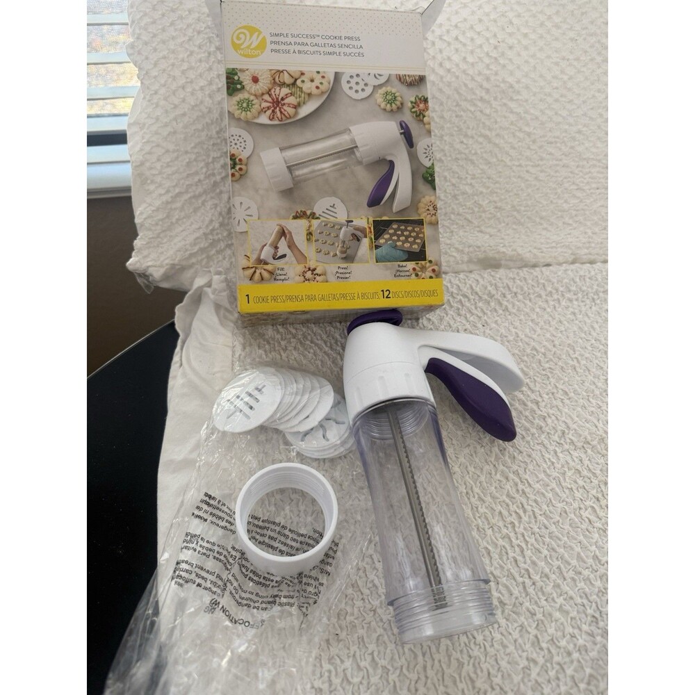 Wilton Simple Success Cookie Press 12 Discs plastic white NEW Open